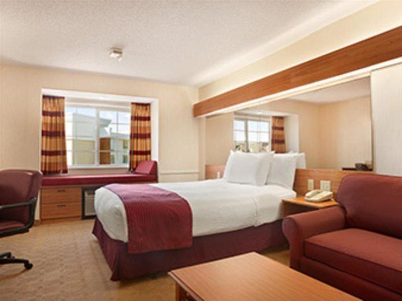 Microtel Inn & Suites By Wyndham Ann Arbor Exterior photo