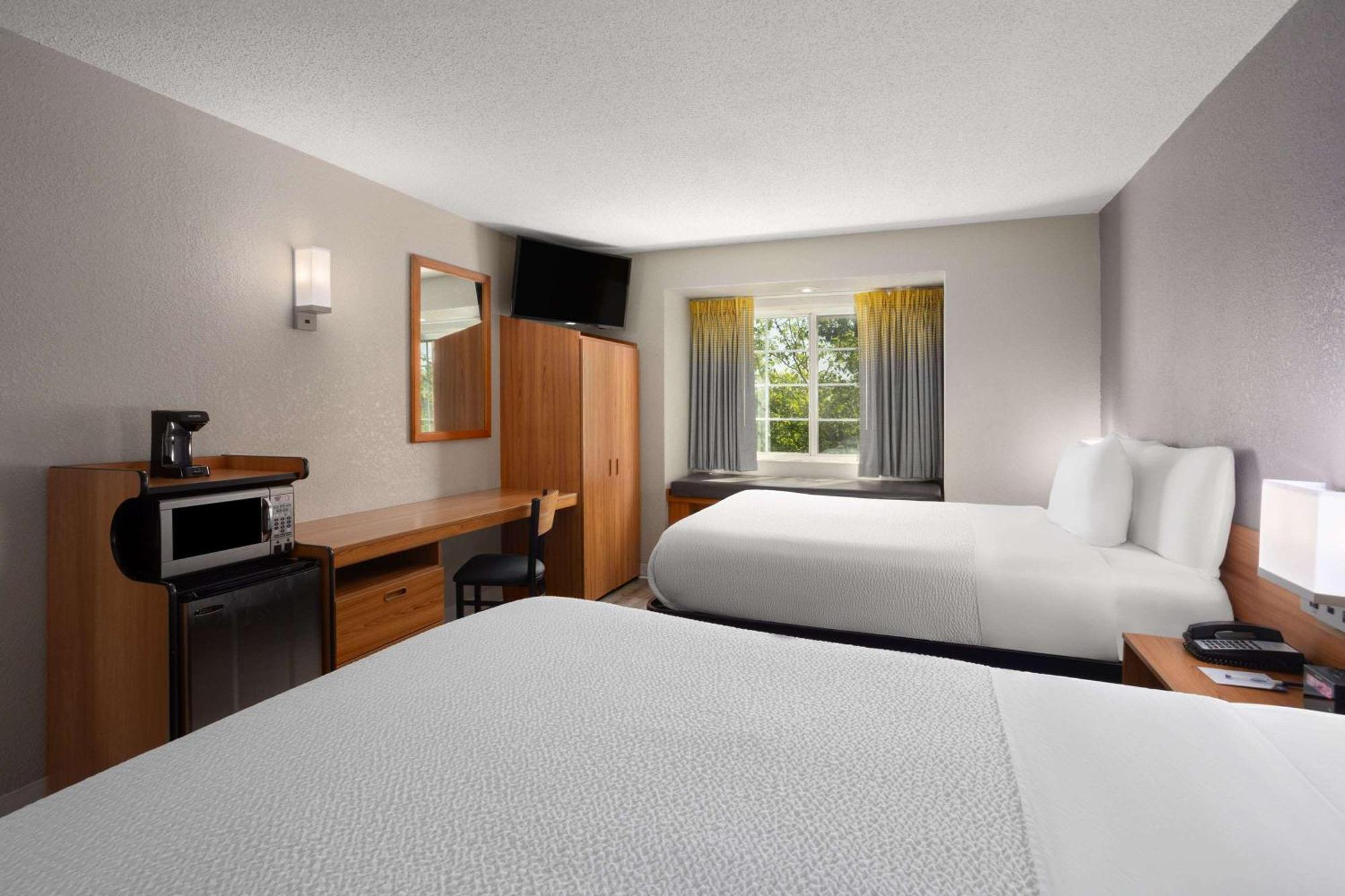 Microtel Inn & Suites By Wyndham Ann Arbor Exterior photo