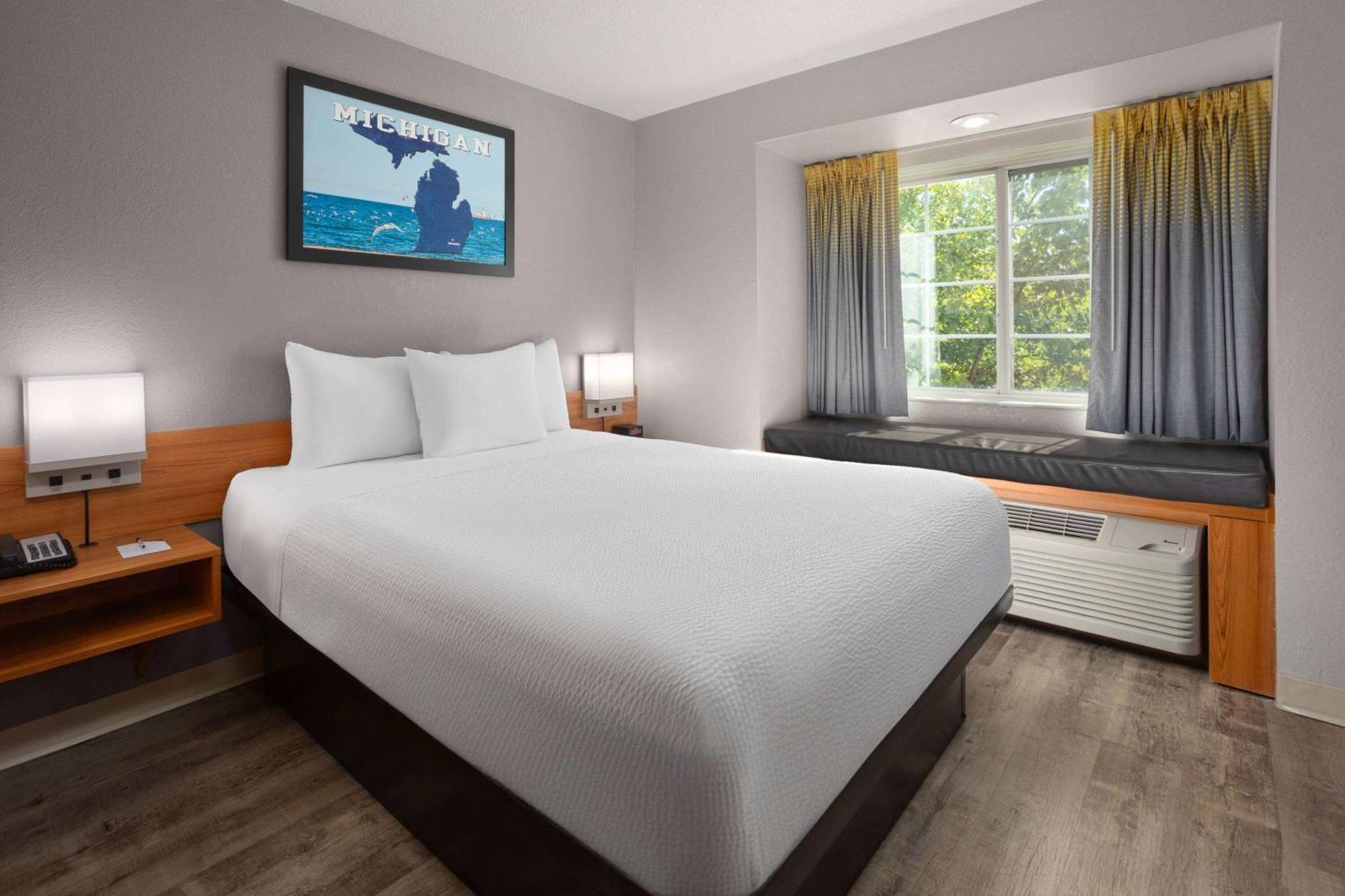 Microtel Inn & Suites By Wyndham Ann Arbor Exterior photo