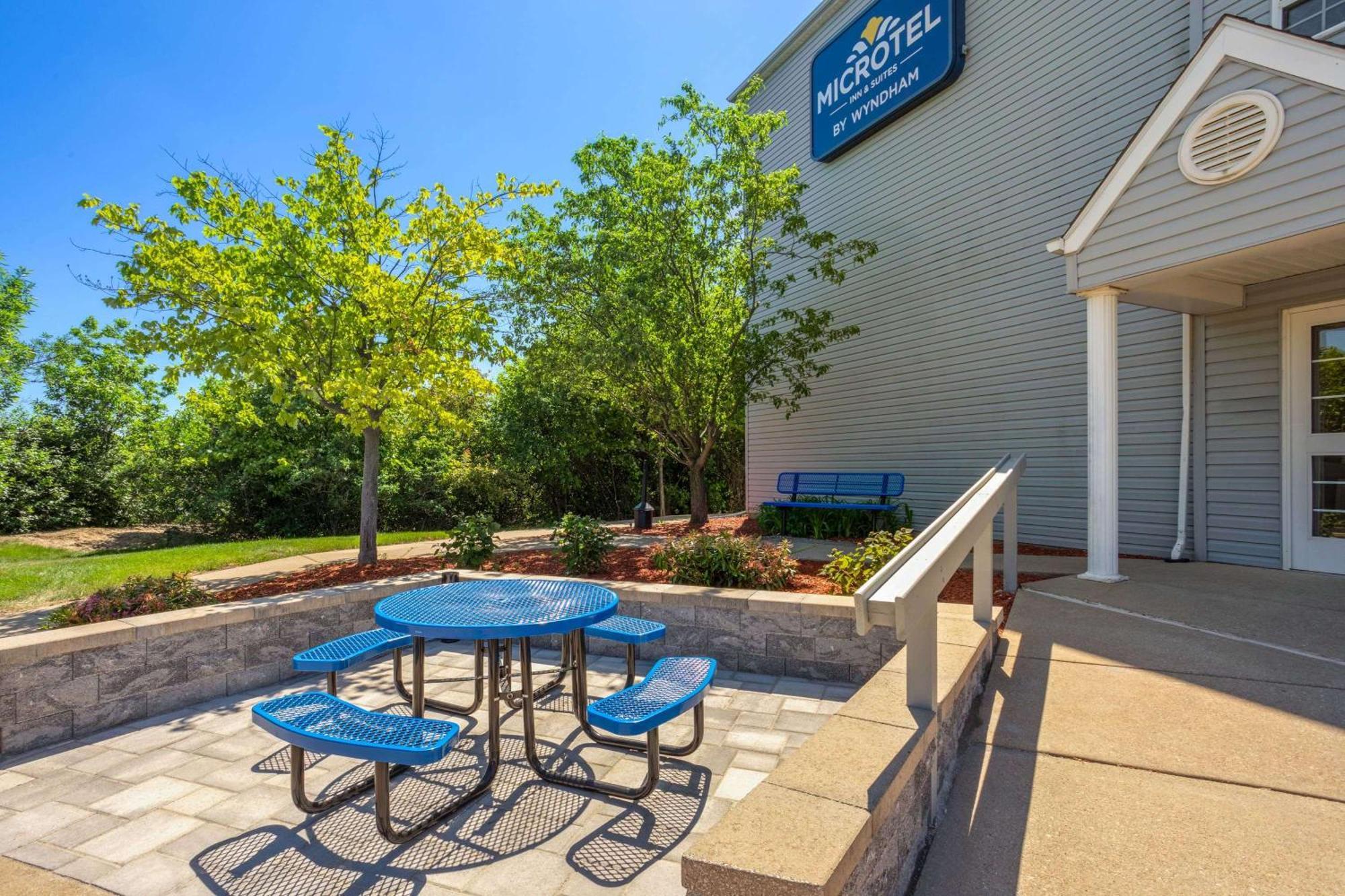 Microtel Inn & Suites By Wyndham Ann Arbor Exterior photo