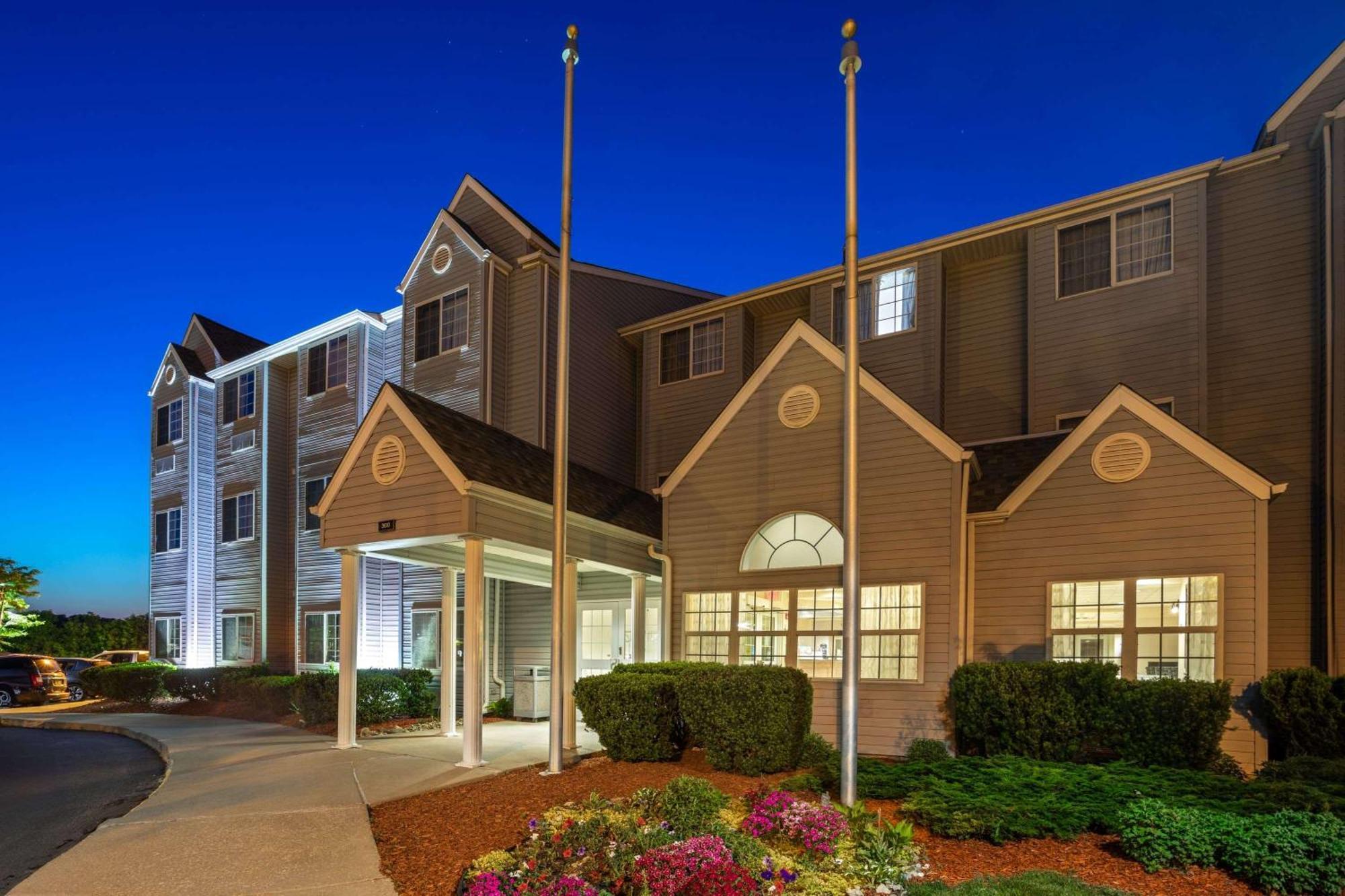 Microtel Inn & Suites By Wyndham Ann Arbor Exterior photo