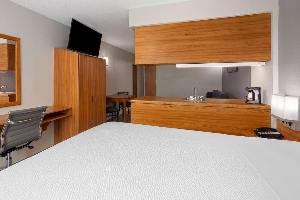 Microtel Inn & Suites By Wyndham Ann Arbor Room photo