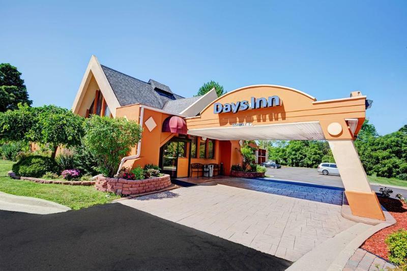 Microtel Inn & Suites By Wyndham Ann Arbor Exterior photo